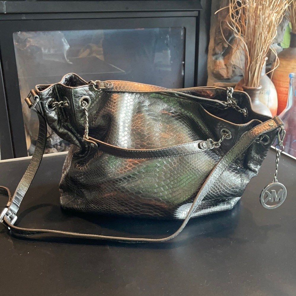 Michael Kor larger shoulder bag. 17X12X5